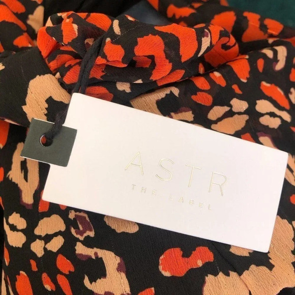 Revolve Astr Leopard Print Lissa  Top Sz Small - Picture 5 of 5